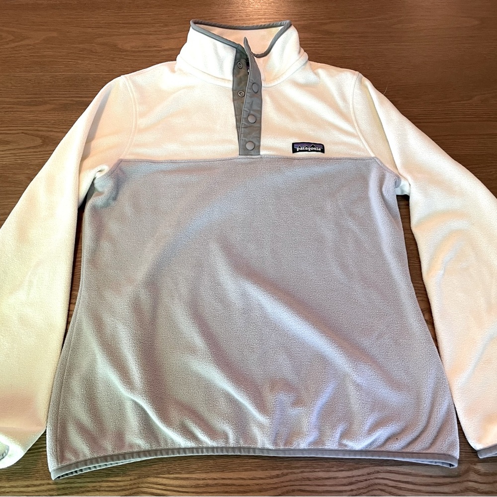 Patagonia synchilla snap lightweight fleece pullover women’s small grey/cream.